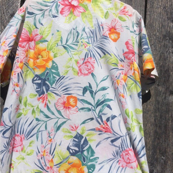 Liz Claiborne Tropical Vibes Button Up Top - Picture 7 of 8